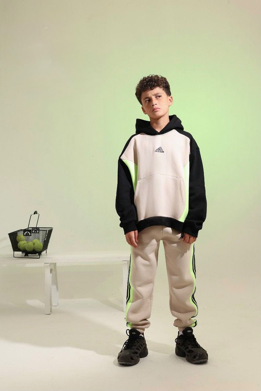 Boys’ Black 2-Piece Tracksuit Set with Color-Block Graphic Panels – Sporty Sweatshirt & Joggers (Copy)