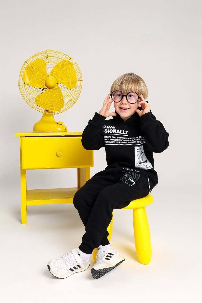 Boys’ Black Hooded Sweatshirt & Jogger Set – Graphic Print 2-Piece Tracksuit