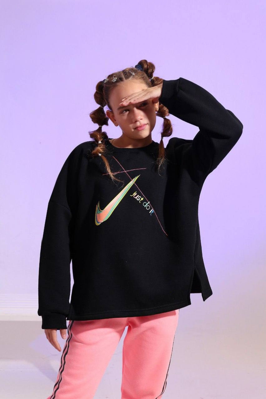 Girls’ Black Graphic Sweatshirt & Pink Jogger Pants Set – Sporty Casual Outfit