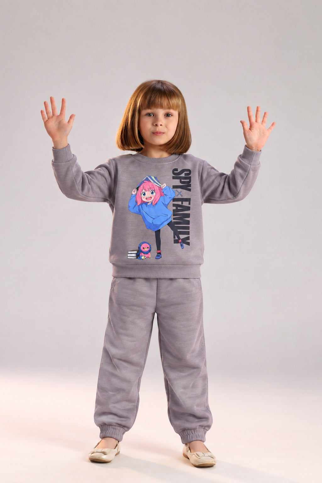Girls’ Gray Spy Family Graphic Sweatshirt & Jogger Pants Set – Casual Kids’ Outfit