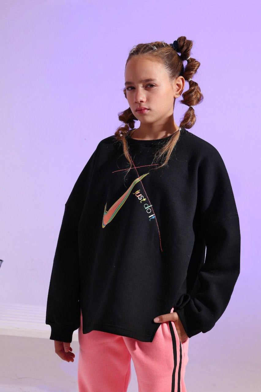 Girls’ Black Graphic Sweatshirt & Pink Jogger Pants Set – Sporty Casual Outfit
