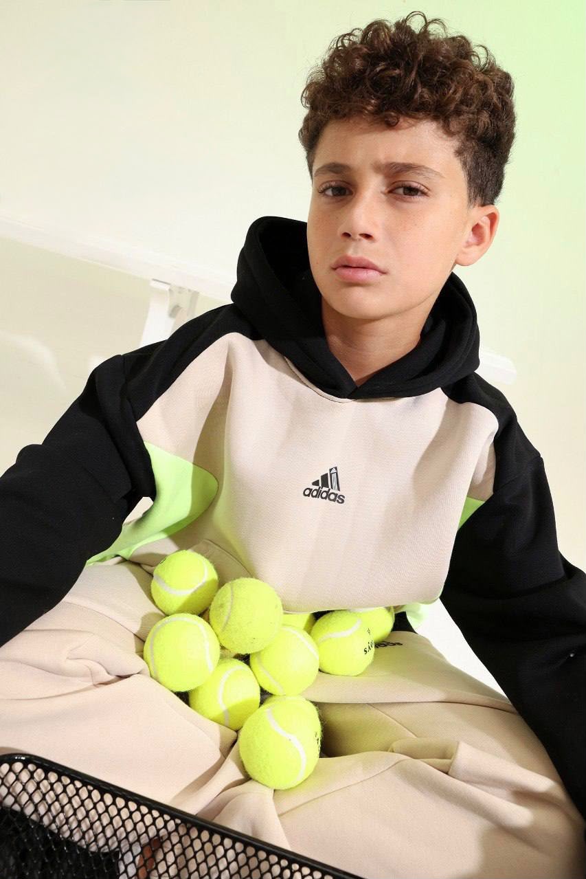Boys’ Black 2-Piece Tracksuit Set with Color-Block Graphic Panels – Sporty Sweatshirt & Joggers (Copy)