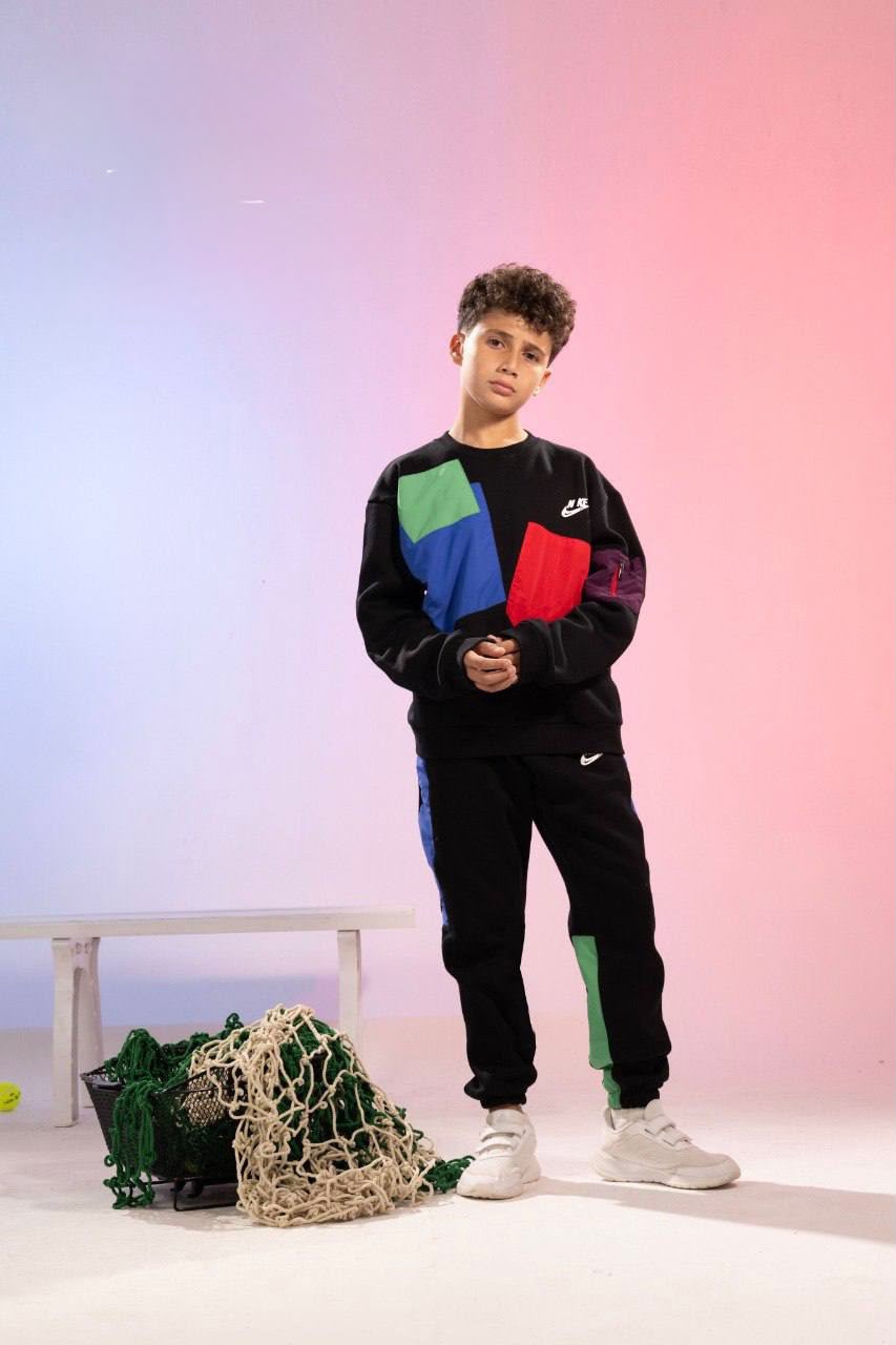 Boys’ Black 2-Piece Tracksuit Set with Color-Block Graphic Panels – Sporty Sweatshirt & Joggers