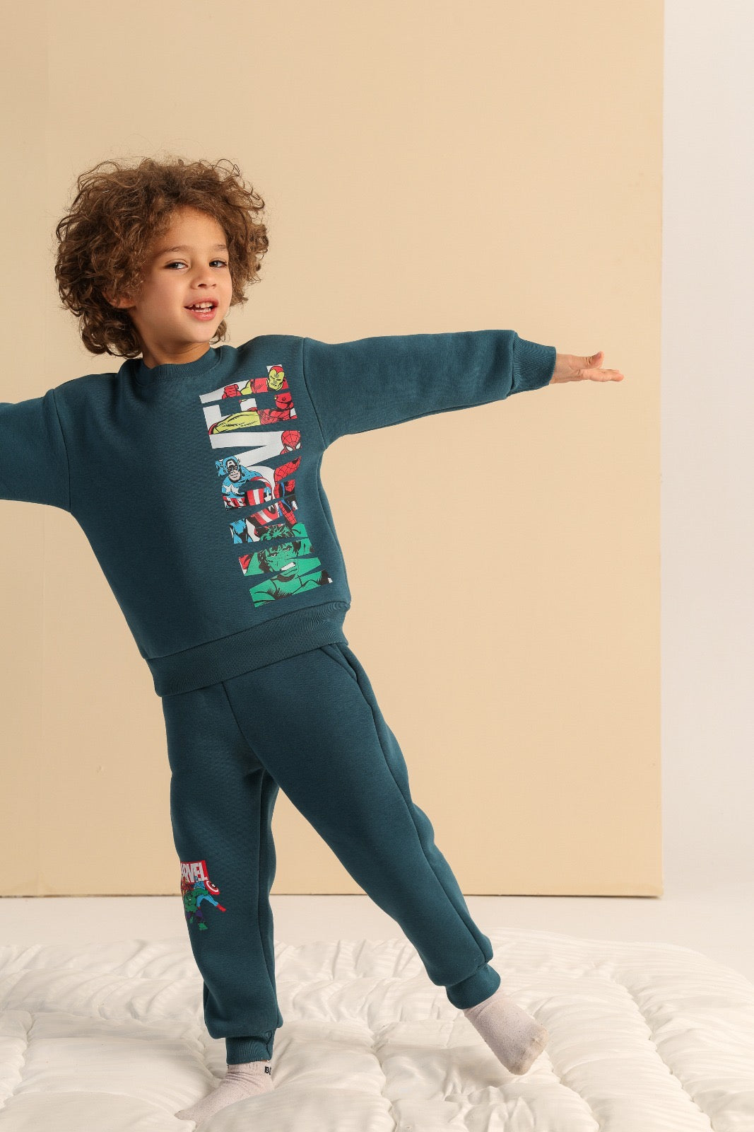 Boys’ Marvel Superhero Sweatshirt & Jogger Set – Cozy Graphic Tracksuit