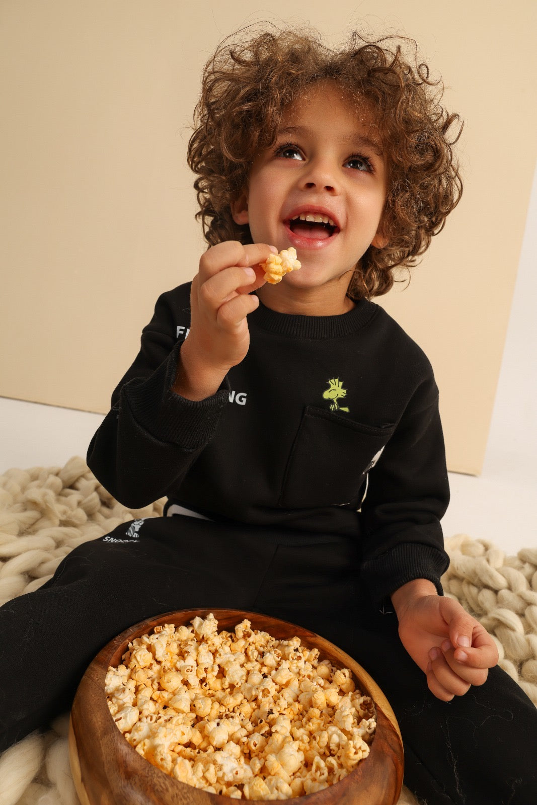 Kids’ Snoopy Black Sweatshirt & Jogger Pants Set – Casual 2-Piece Outfit