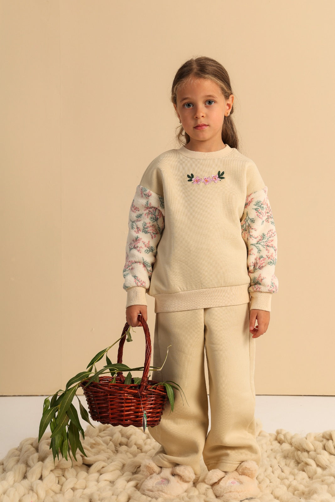 Girls’ Floral Sleeve Sweatshirt & Wide-Leg Pants Set – Cream 2-Piece Outfit