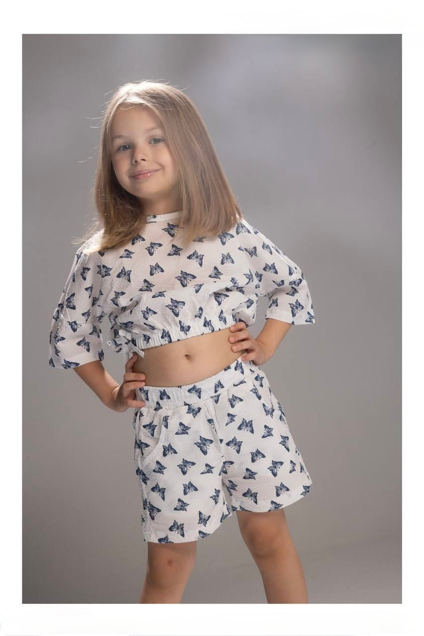 Girls Butterfly Print Two-Piece Lounge Set – Soft Crop Top & Elastic Waist Shorts