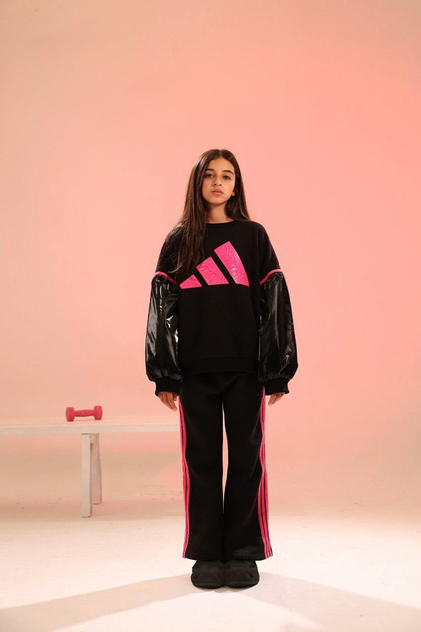 Girls Black Oversized Tracksuit Set – Glossy Sleeve Sweatshirt & Wide-Leg Pants with Pink Stripes