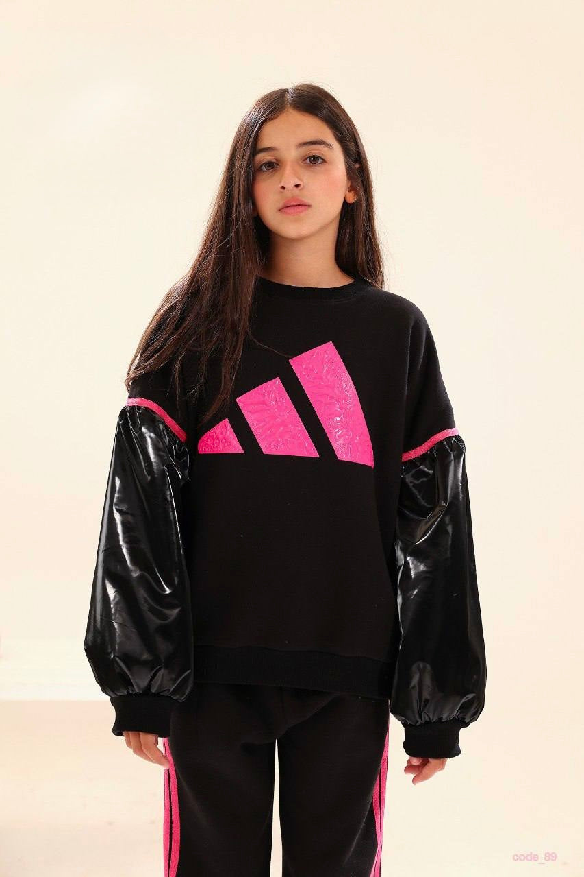 Girls Black Oversized Tracksuit Set – Glossy Sleeve Sweatshirt & Wide-Leg Pants with Pink Stripes