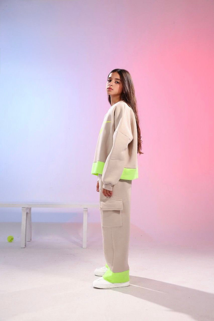 Girls Oversized Sweatshirt & Wide-Leg Pants Set – Beige Neon Accent Casual Outfit