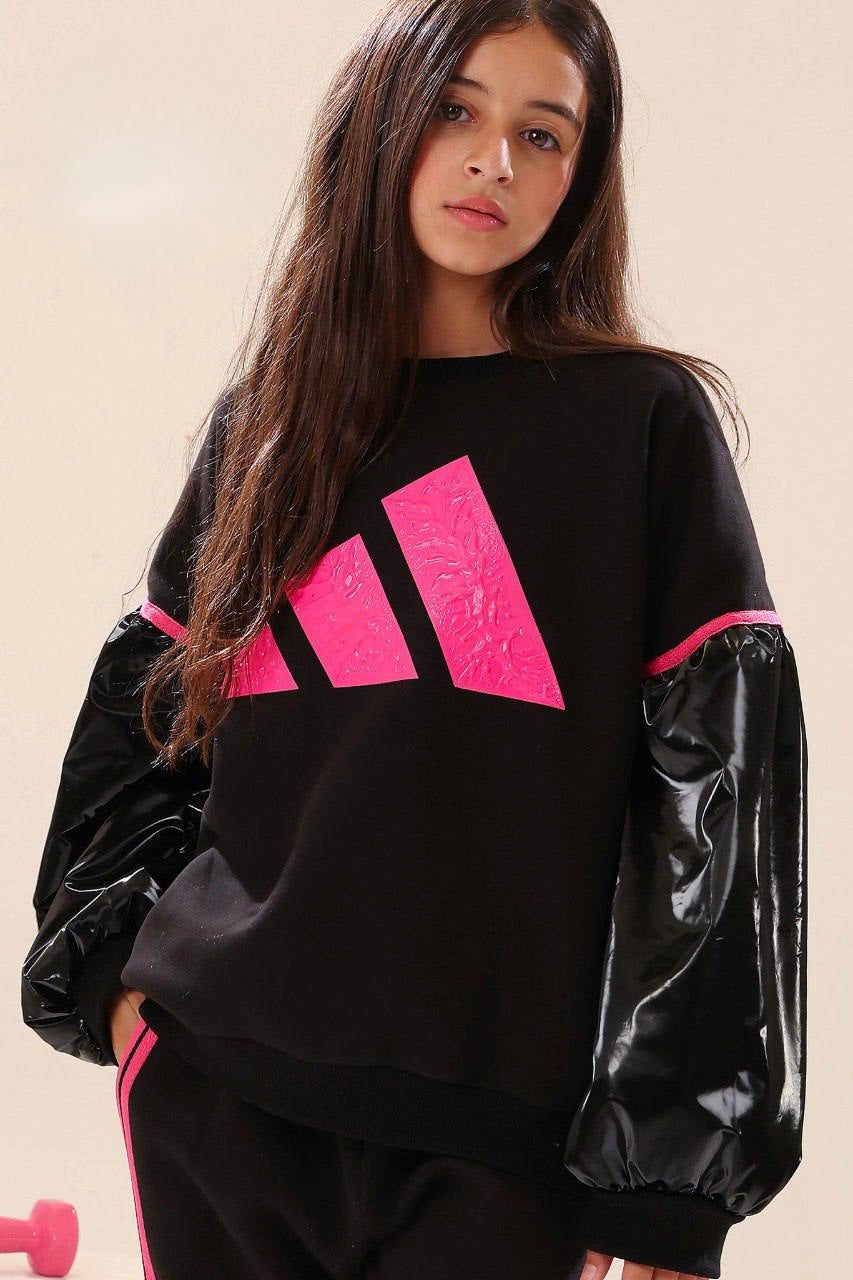 Girls Black Oversized Tracksuit Set – Glossy Sleeve Sweatshirt & Wide-Leg Pants with Pink Stripes