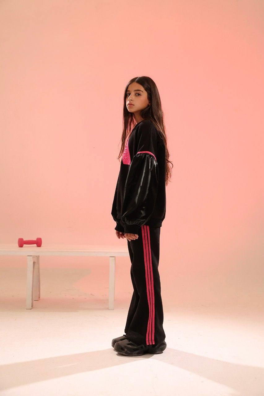 Girls Black Oversized Tracksuit Set – Glossy Sleeve Sweatshirt & Wide-Leg Pants with Pink Stripes