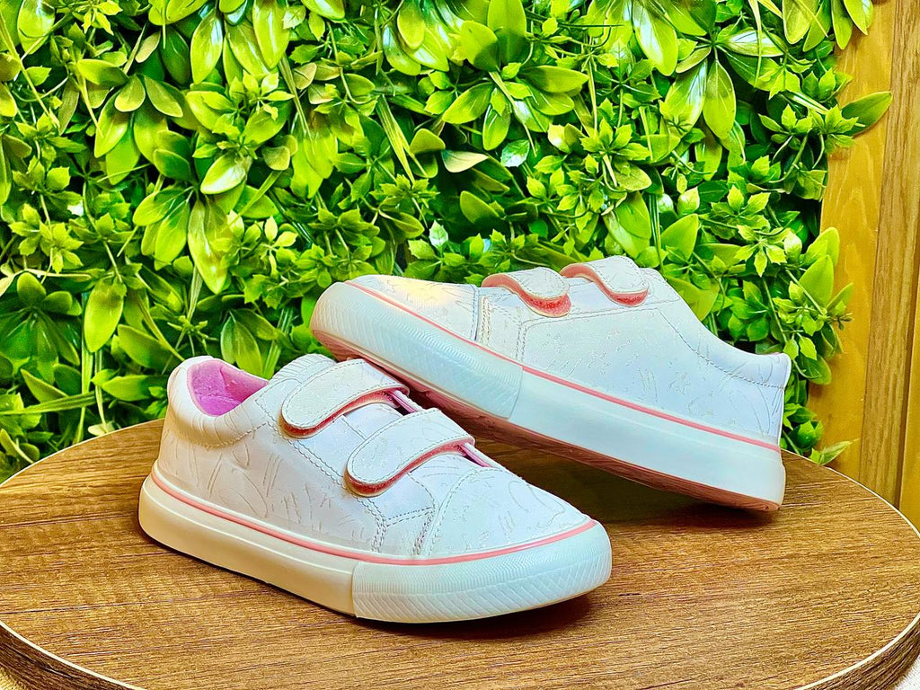 white shose