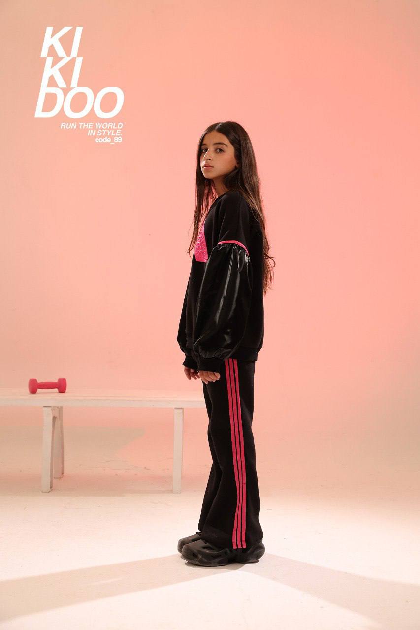 Girls Black Oversized Tracksuit Set – Glossy Sleeve Sweatshirt & Wide-Leg Pants with Pink Stripes