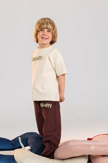 Boys Beige Graphic T-Shirt & Brown Jogger Set – Casual Dynasty Print Outfit (Ages 10–16)
