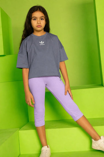 Girls’ Adidas Oversized T-Shirt & Lavender Capri Leggings Set – Sporty Casual 2-Piece Outfit
