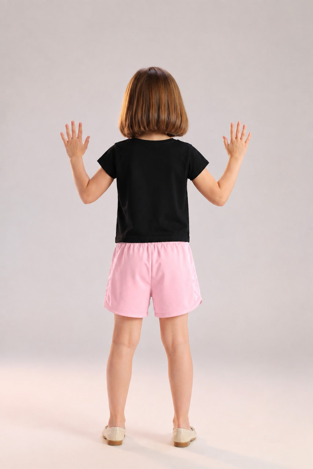 Girls’ Black Graphic T-Shirt & Pink Shorts Set – Heart Print Casual Summer Outfit