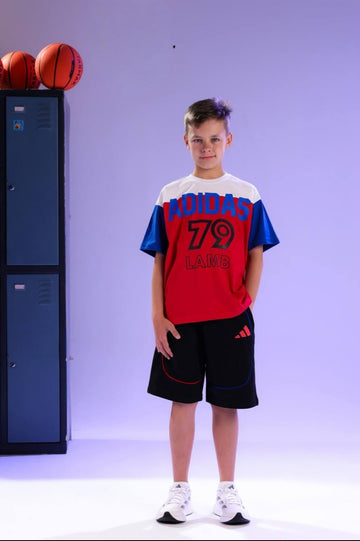 Boys’ Adidas Graphic T-Shirt & Shorts Set – Red, Blue & Black Sports Outfit