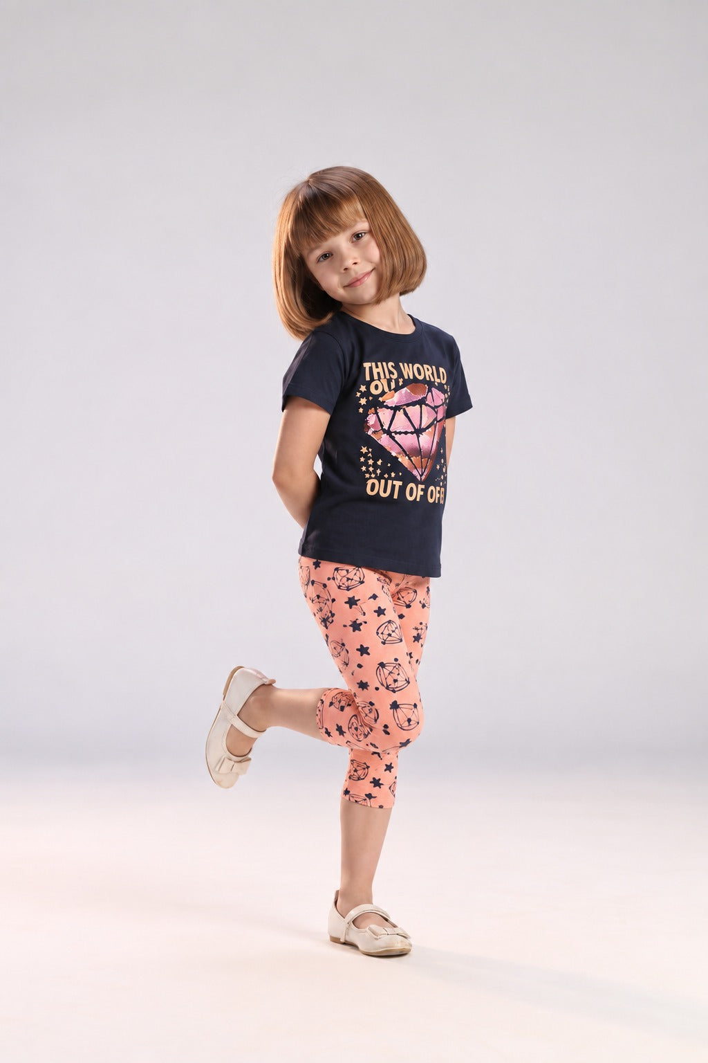 Girls’ 2-Piece Printed Outfit Set – Graphic T-Shirt & Patterned Capri Leggings