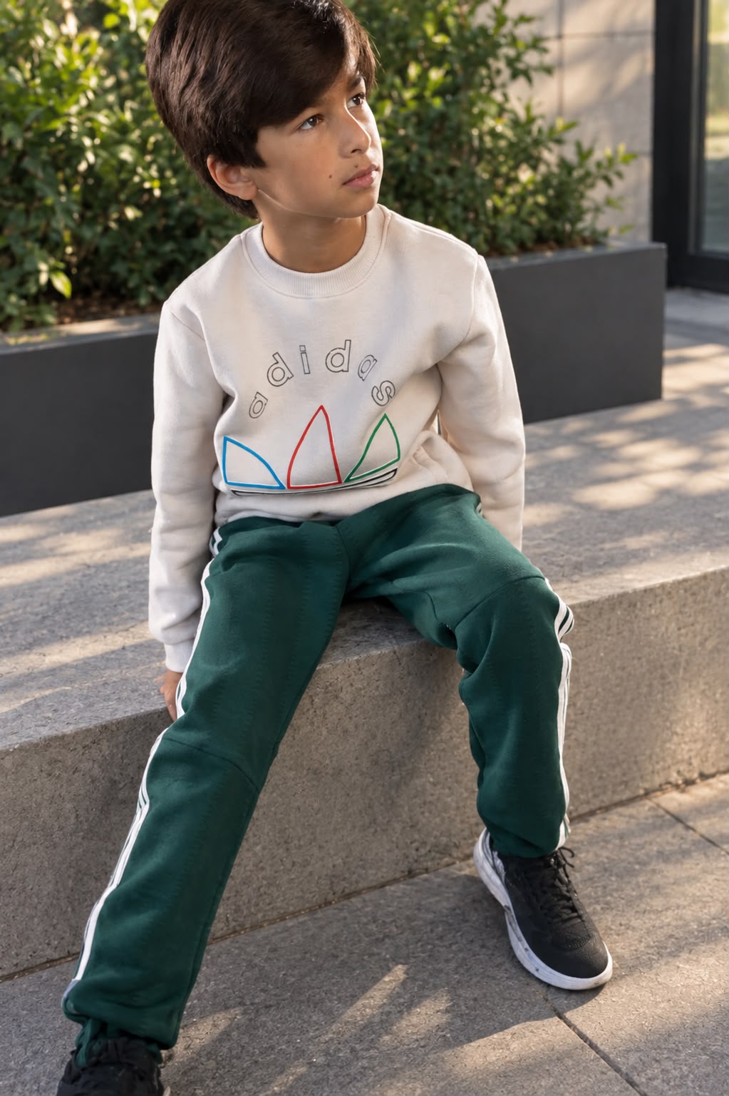 Boys’ Graphic Sweatshirt & Track Pants Set – Cream and Green Sporty Two-Piece Outfit