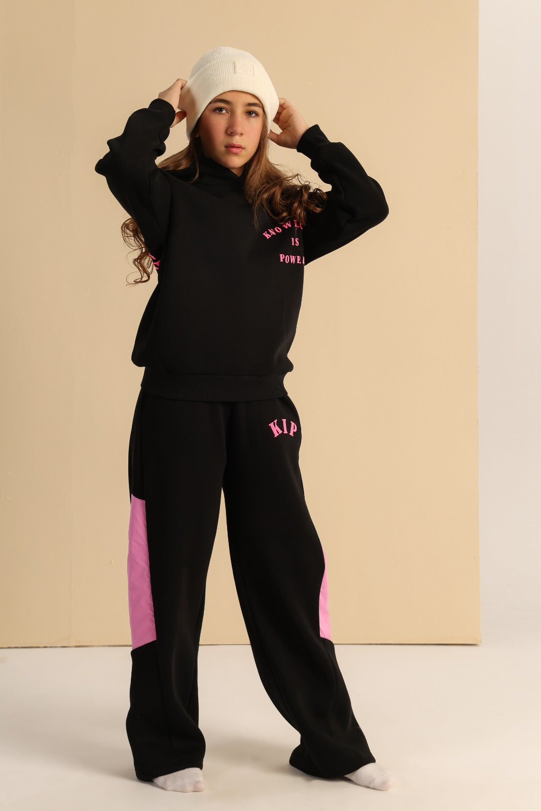 Girls’ Black & Pink Tracksuit Set – Graphic Hoodie and Wide-Leg Sweatpants
