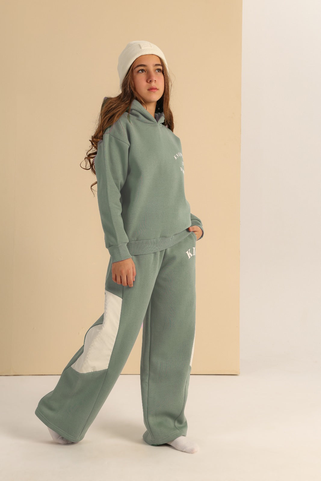 Girls’ Sage Green Hoodie & Wide-Leg Pants Set – White Contrast Panel Casual Tracksuit