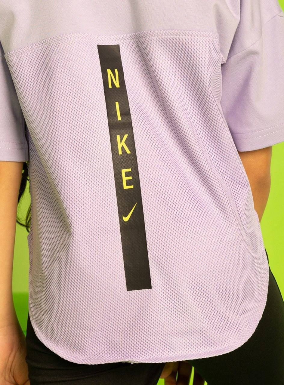 Girls’ Nike Graphic T-Shirt & Capri Leggings Set – Sporty Casual Outfit