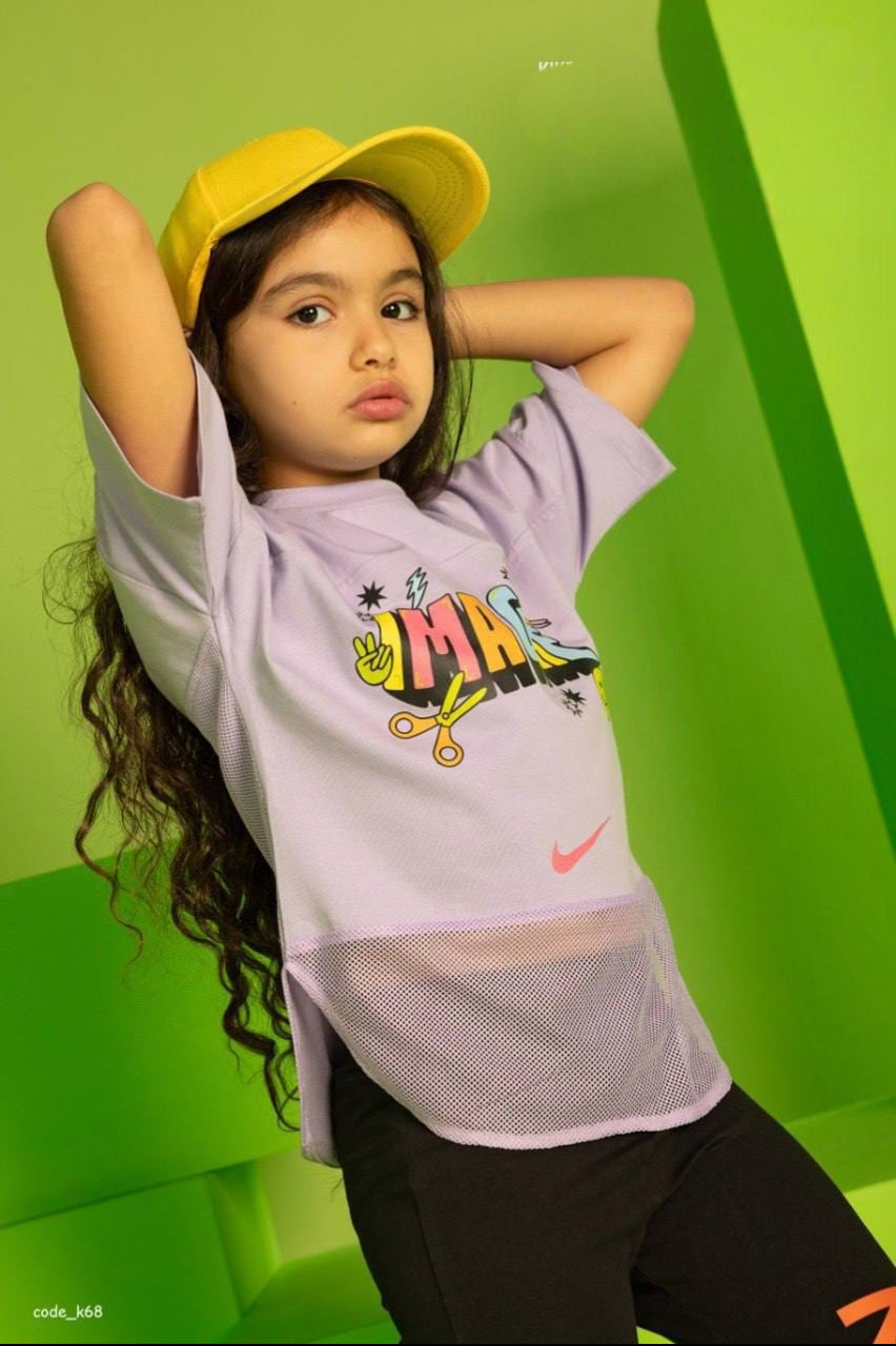 Girls’ Nike Graphic T-Shirt & Capri Leggings Set – Sporty Casual Outfit