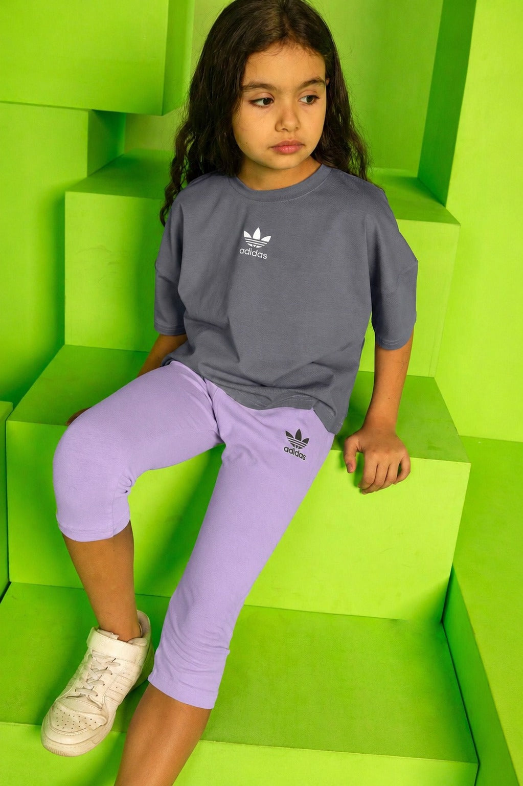 Girls’ Adidas Oversized T-Shirt & Lavender Capri Leggings Set – Sporty Casual 2-Piece Outfit