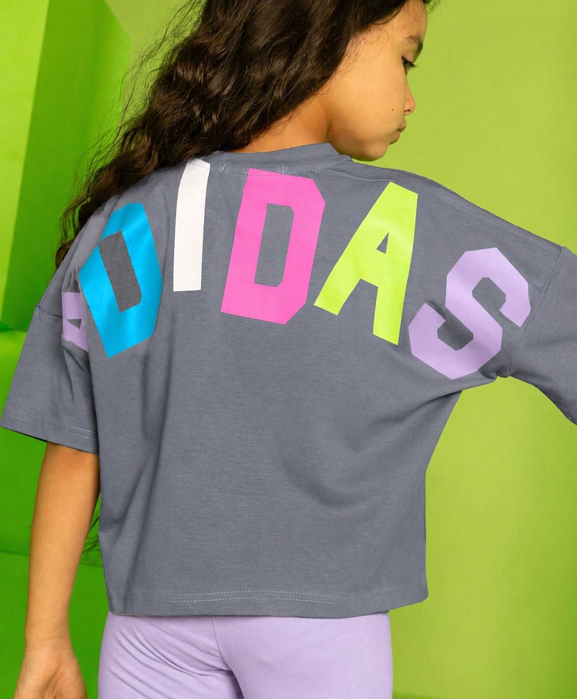 Girls’ Adidas Oversized T-Shirt & Lavender Capri Leggings Set – Sporty Casual 2-Piece Outfit