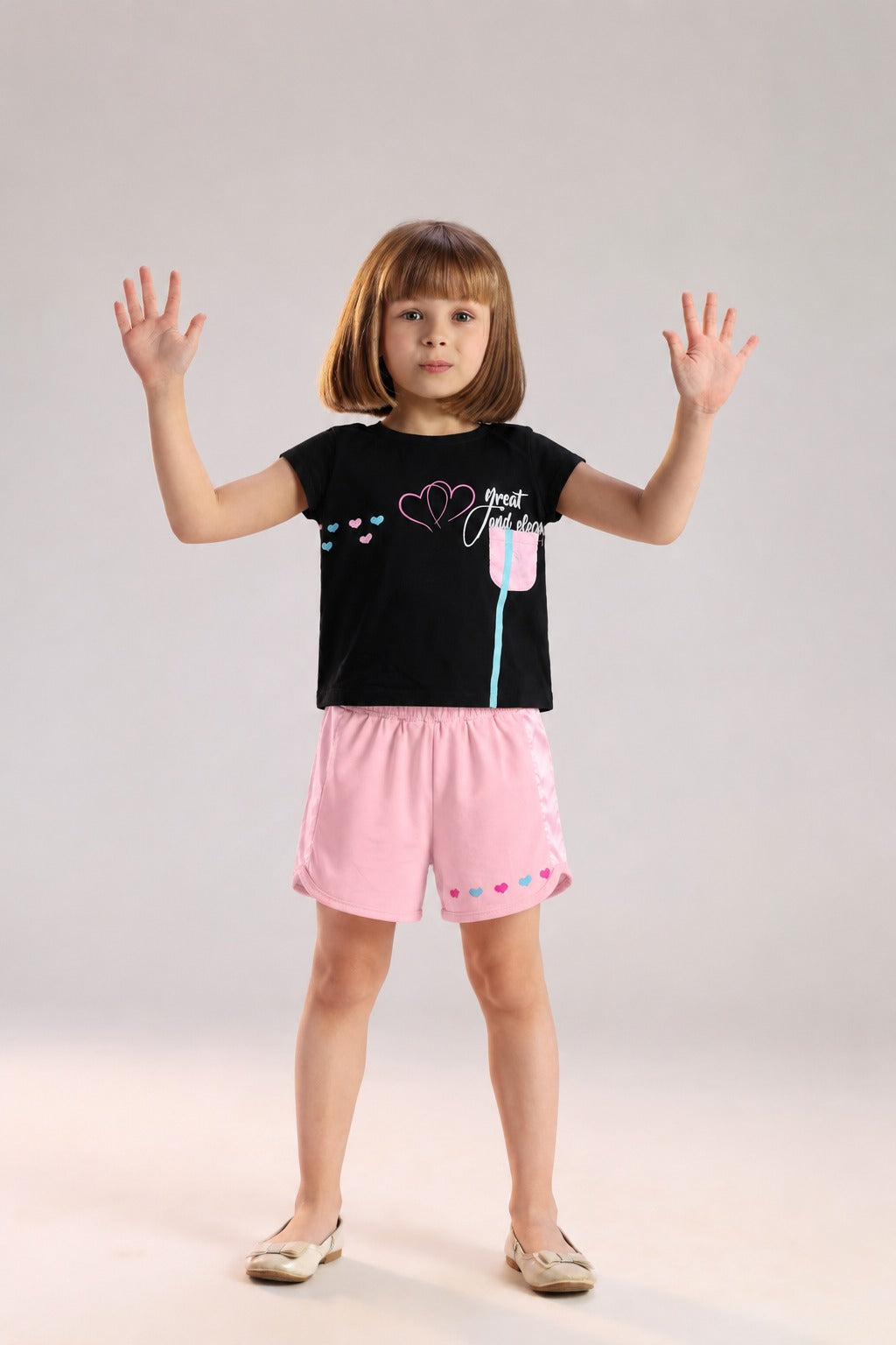 Girls’ Black Graphic T-Shirt & Pink Shorts Set – Heart Print Casual Summer Outfit