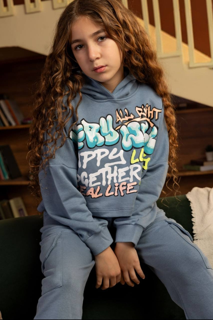 Girls’ Graphic Hoodie & Cargo Pants Set – Cropped Sweatshirt and Wide-Leg Pocket Trousers