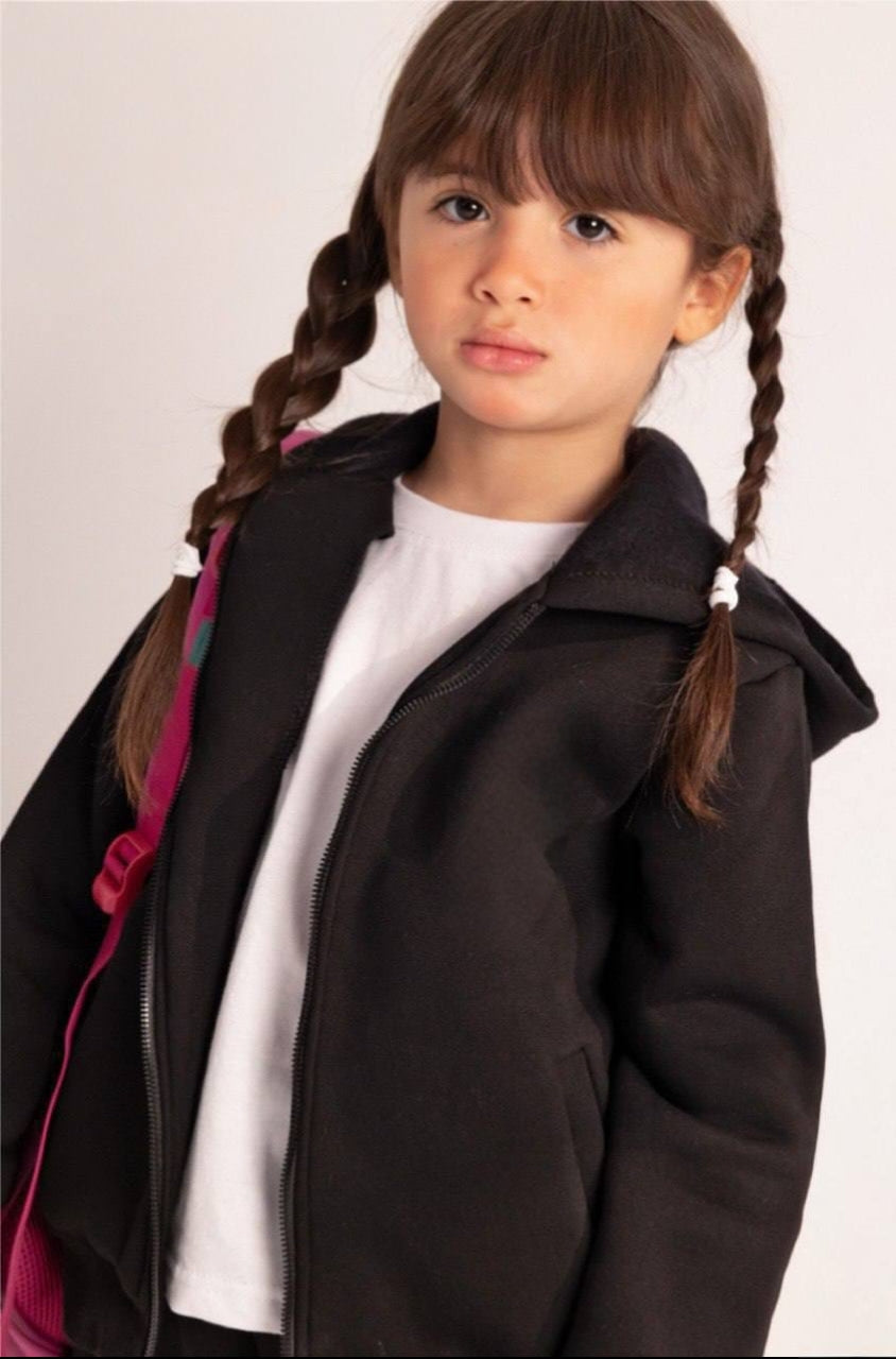 Girls’ Black Zip-Up Hoodie – Casual Hooded Sweatshirt with Front Pockets