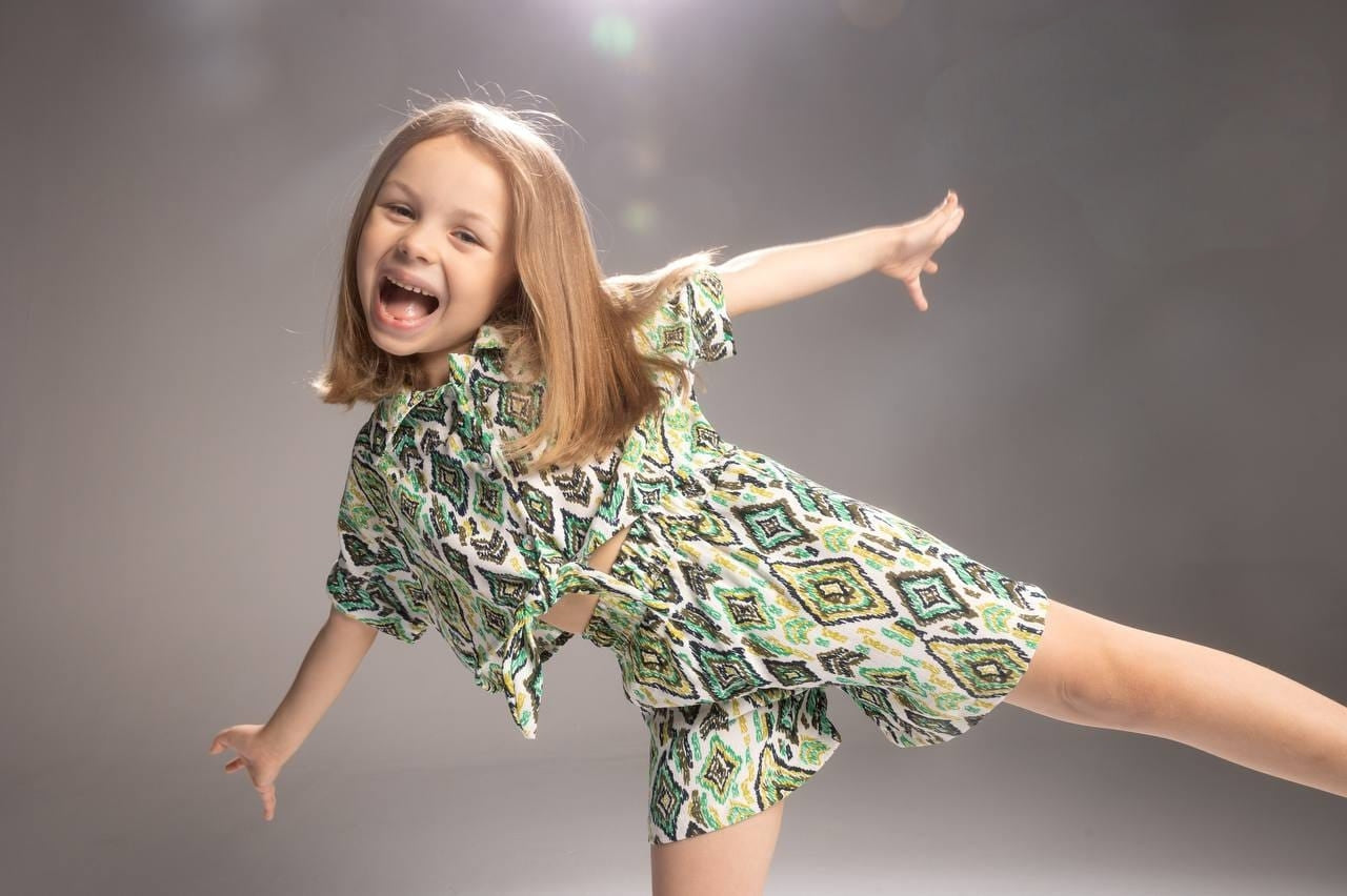 Girls’ Printed Button-Up Shirt & Shorts Set – Stylish Matching Summer Outfit