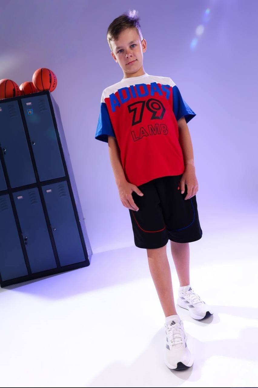 Boys’ Adidas Graphic T-Shirt & Shorts Set – Red, Blue & Black Sports Outfit