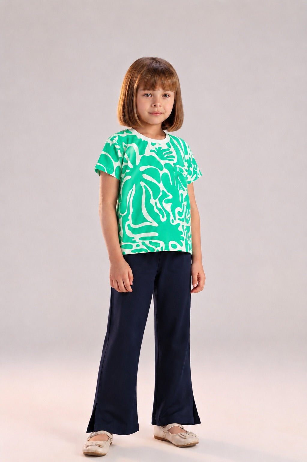Girls’ Green Abstract Print T-Shirt & Navy Wide-Leg Pants Set – 2-Piece Casual Outfit