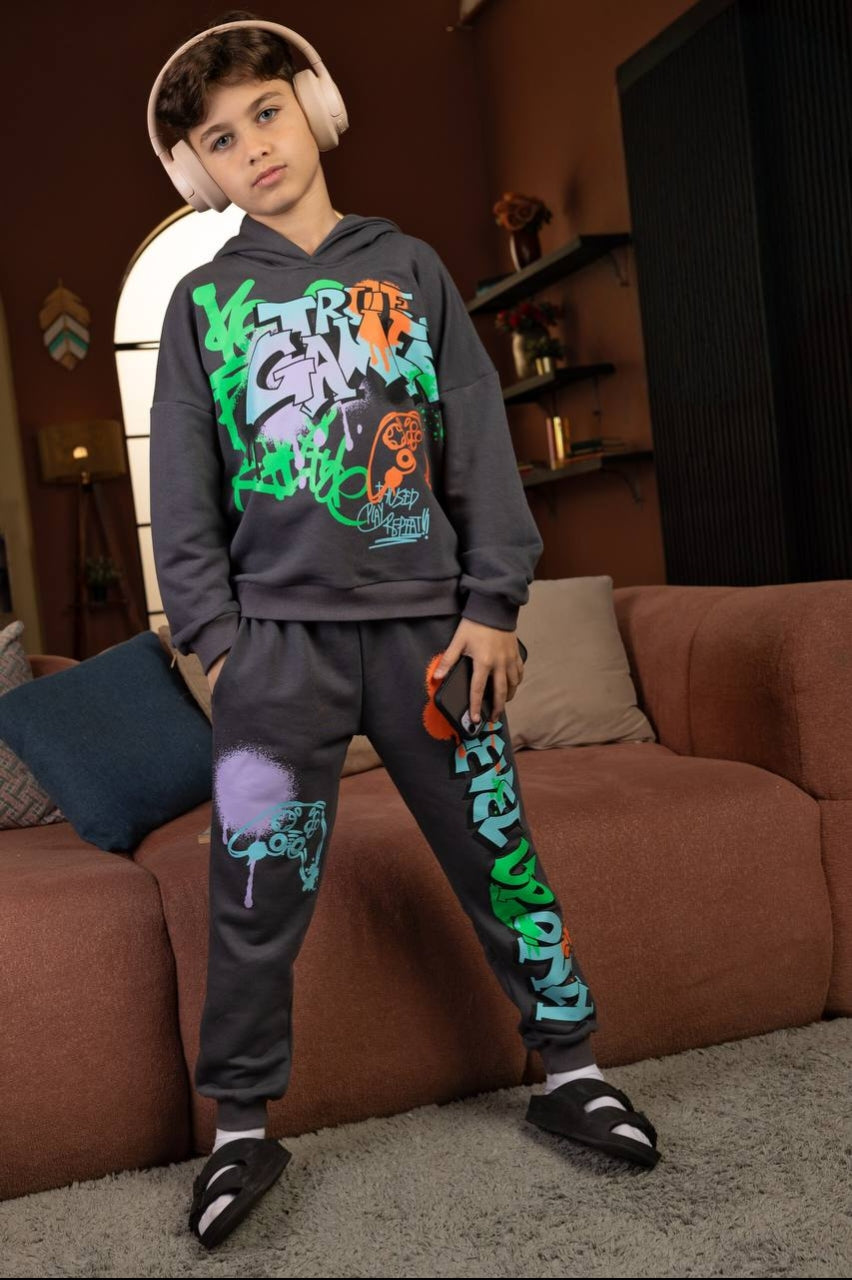 Boys’ Dark Gray 2-Piece Graphic Tracksuit Set – Hooded Sweatshirt & Printed Jogger Pants