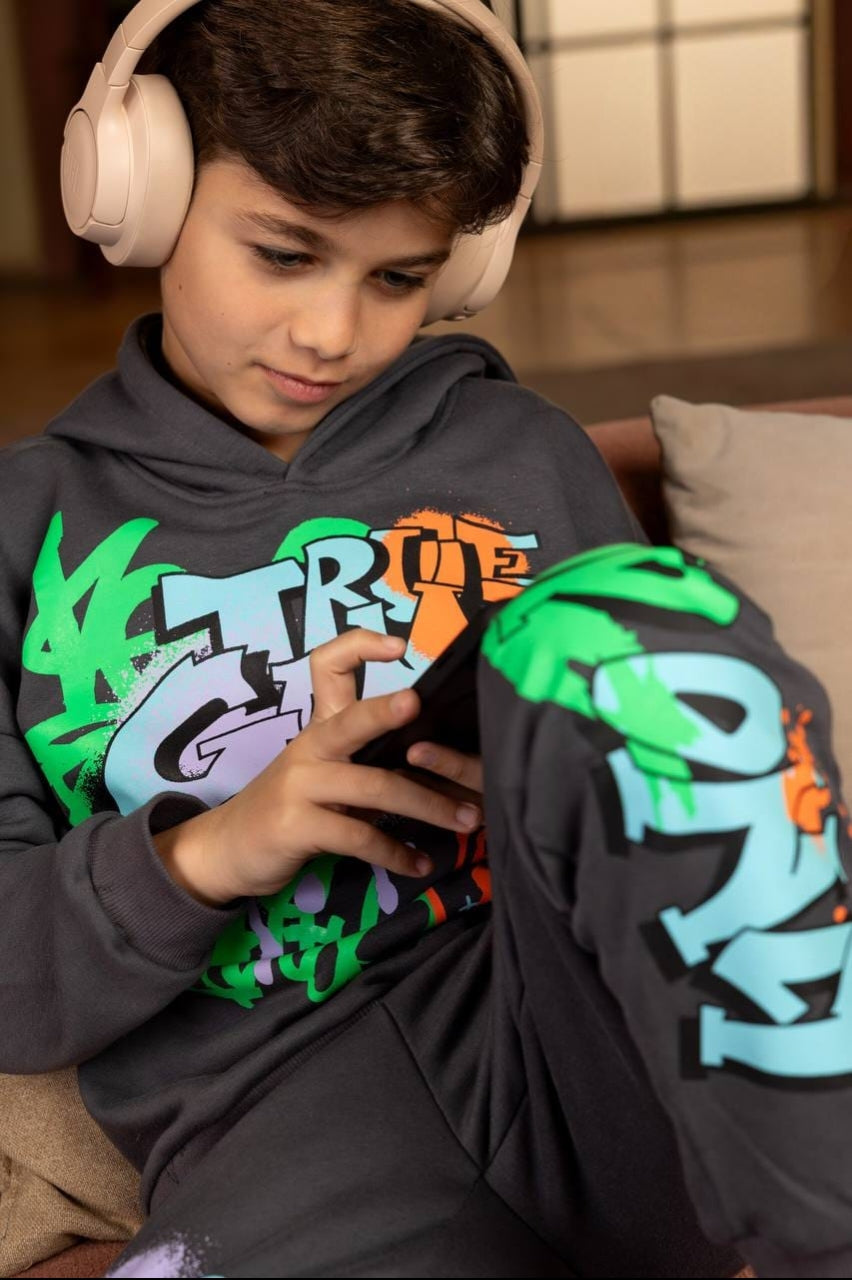 Boys’ Dark Gray 2-Piece Graphic Tracksuit Set – Hooded Sweatshirt & Printed Jogger Pants