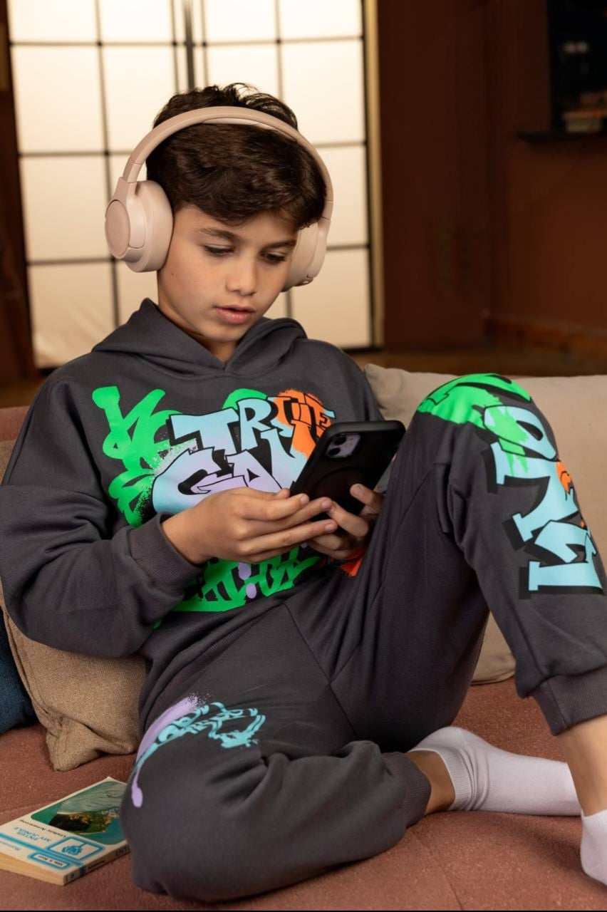 Boys’ Dark Gray 2-Piece Graphic Tracksuit Set – Hooded Sweatshirt & Printed Jogger Pants