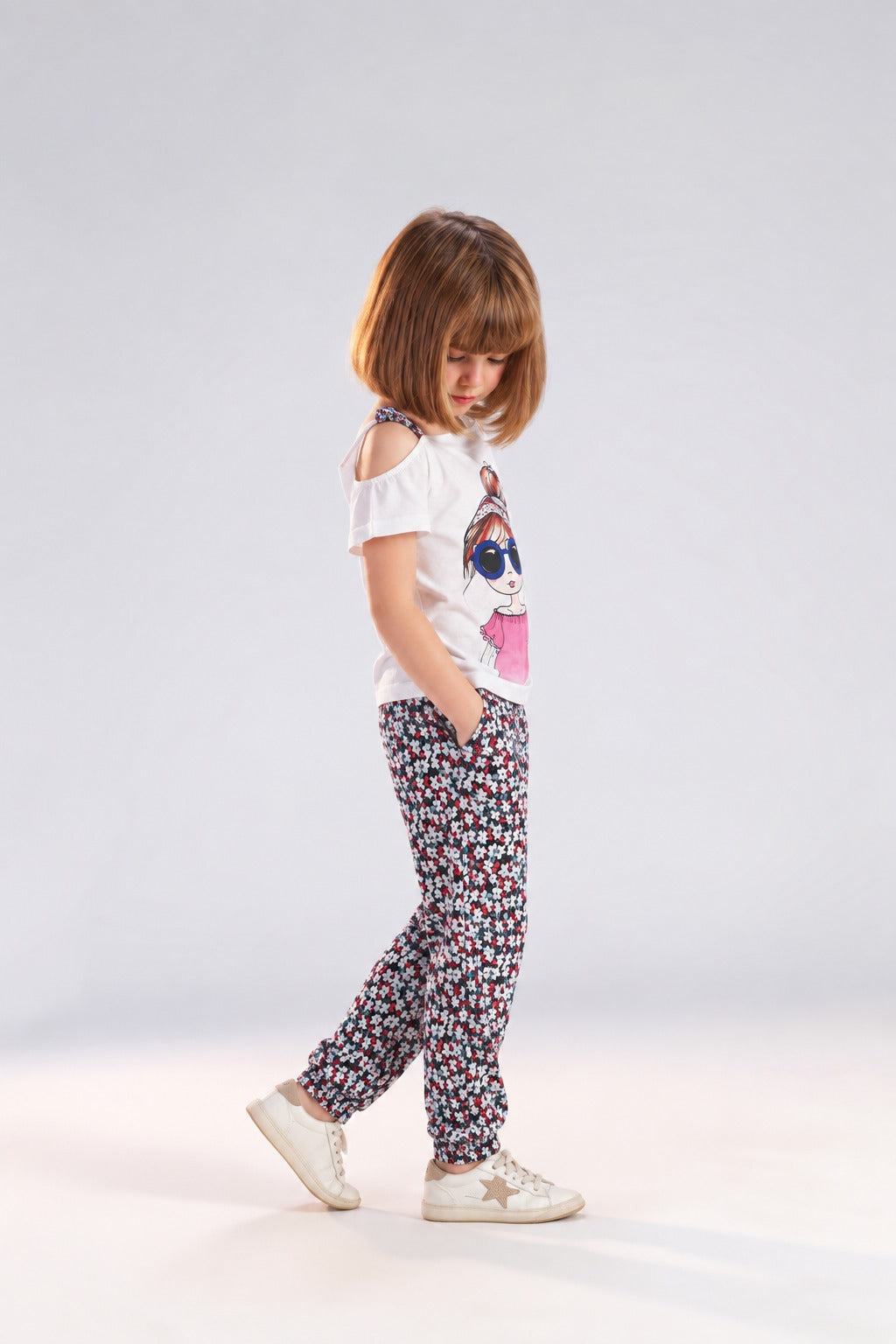 Girls’ 2-Piece Printed Outfit Set – Graphic Cold-Shoulder Top & Floral Wide-Leg Pants
