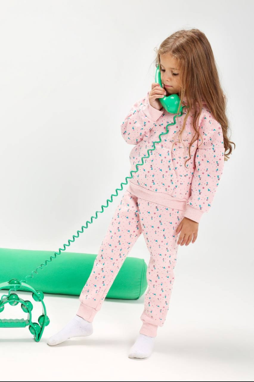 Girls’ Pink Printed Sweatshirt & Jogger Set – Cozy 2-Piece Kids Tracksuit