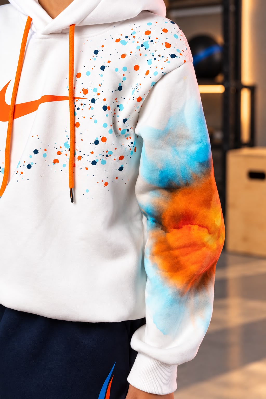 Boys’ Nike Graphic Hoodie & Jogger Pants Set – White and Navy Sporty Two-Piece Outfit