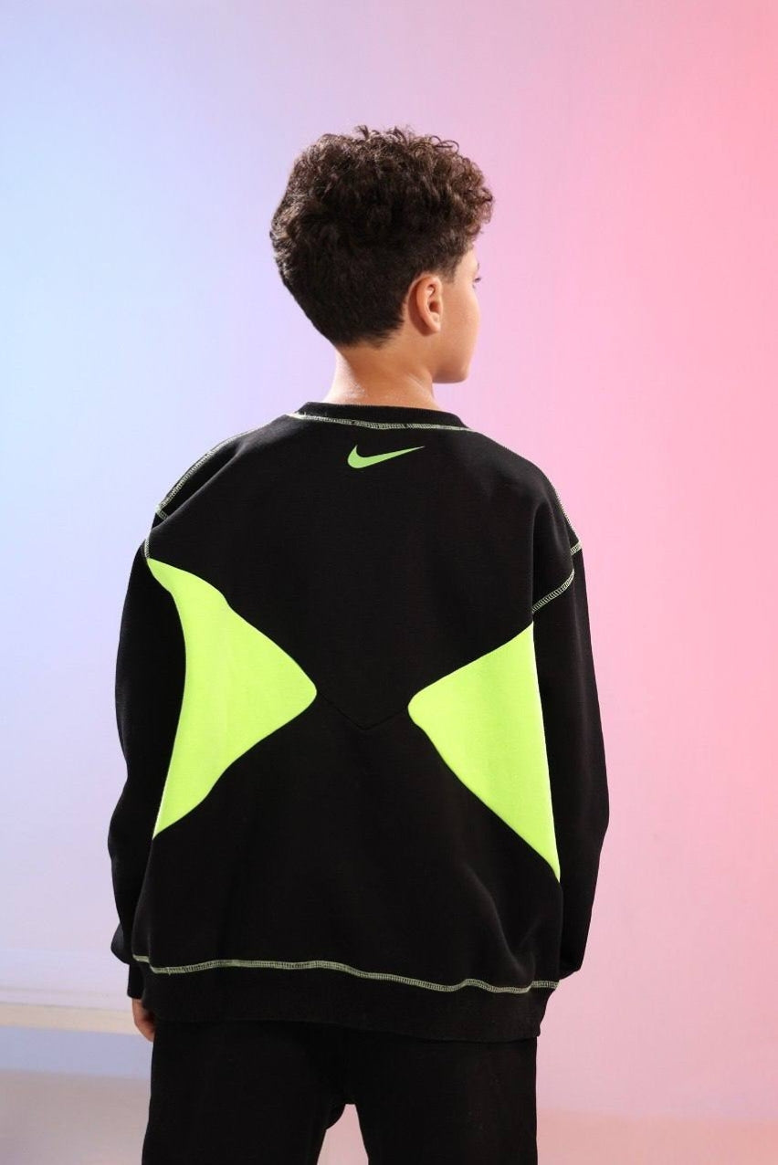 Boys’ Nike Black Sweatshirt & Cargo Jogger Pants Set – Neon Green Sporty Two-Piece Outfit