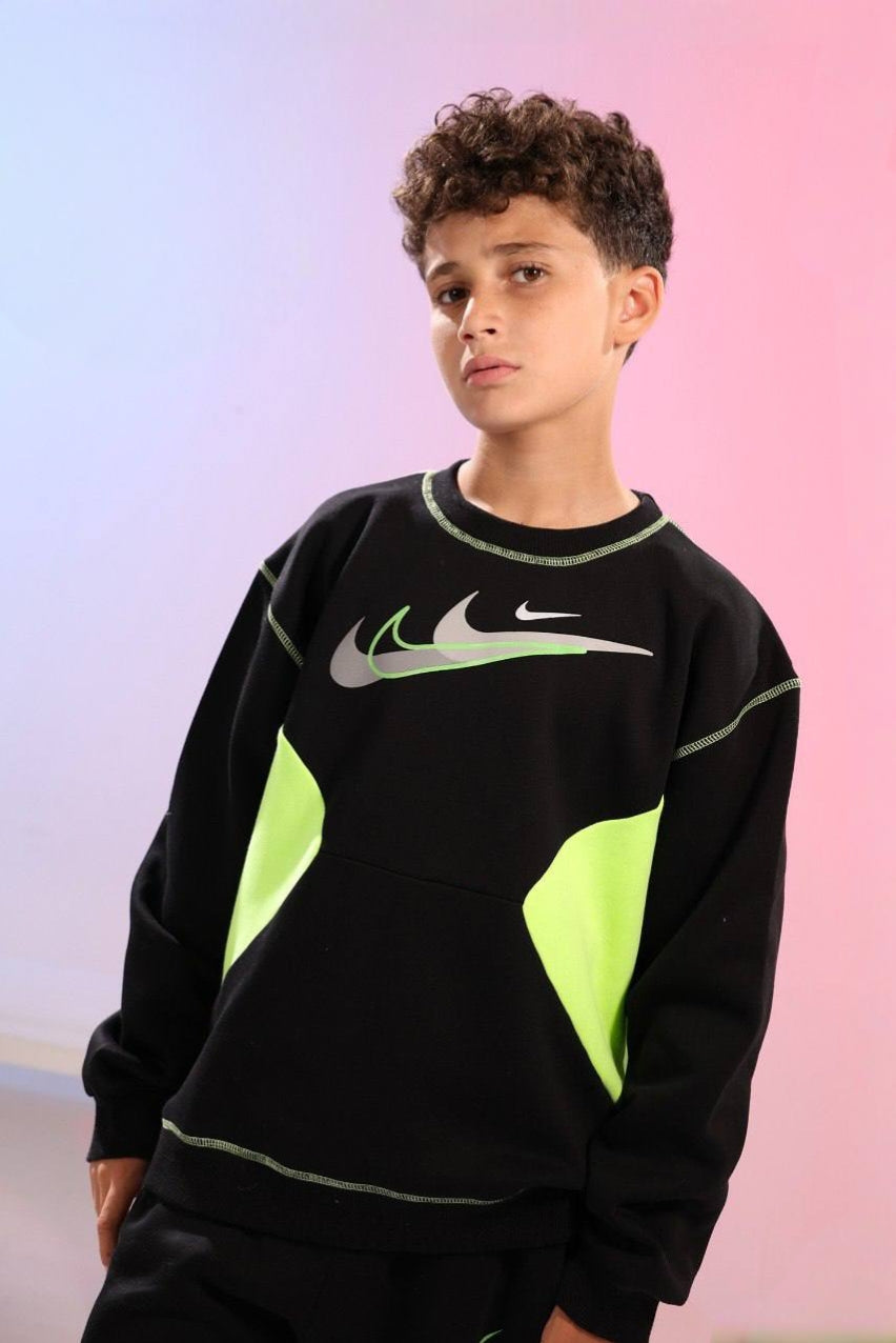 Boys’ Nike Black Sweatshirt & Cargo Jogger Pants Set – Neon Green Sporty Two-Piece Outfit