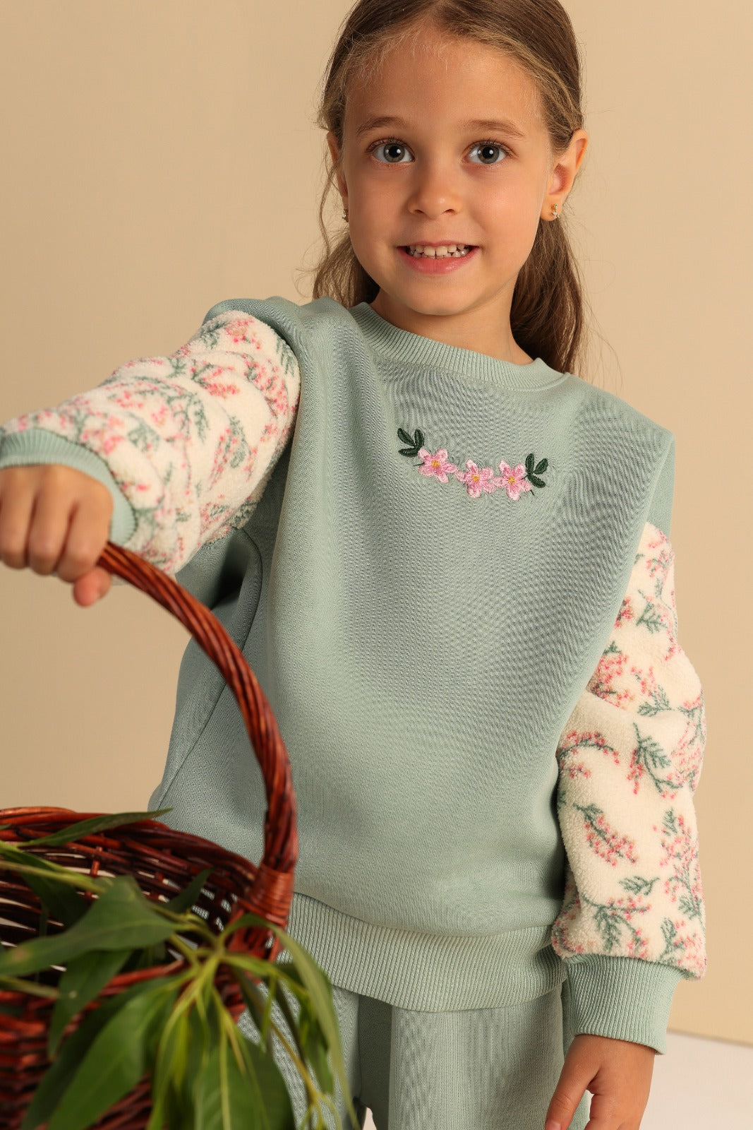 Girls’ Floral Sleeve Knit Sweatshirt & Wide-Leg Pants Set – Sage Green