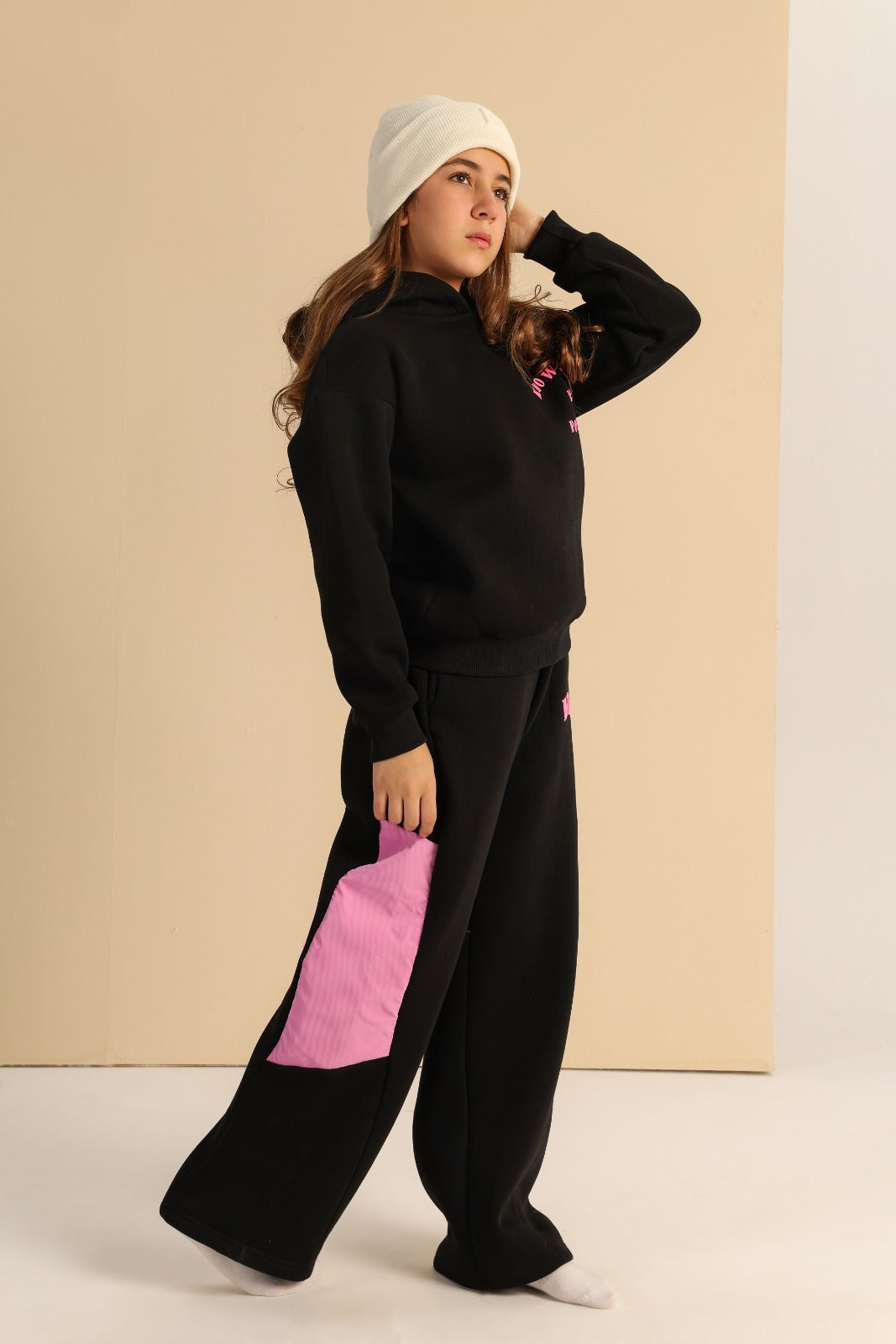 Girls’ Black & Pink Tracksuit Set – Graphic Hoodie and Wide-Leg Sweatpants