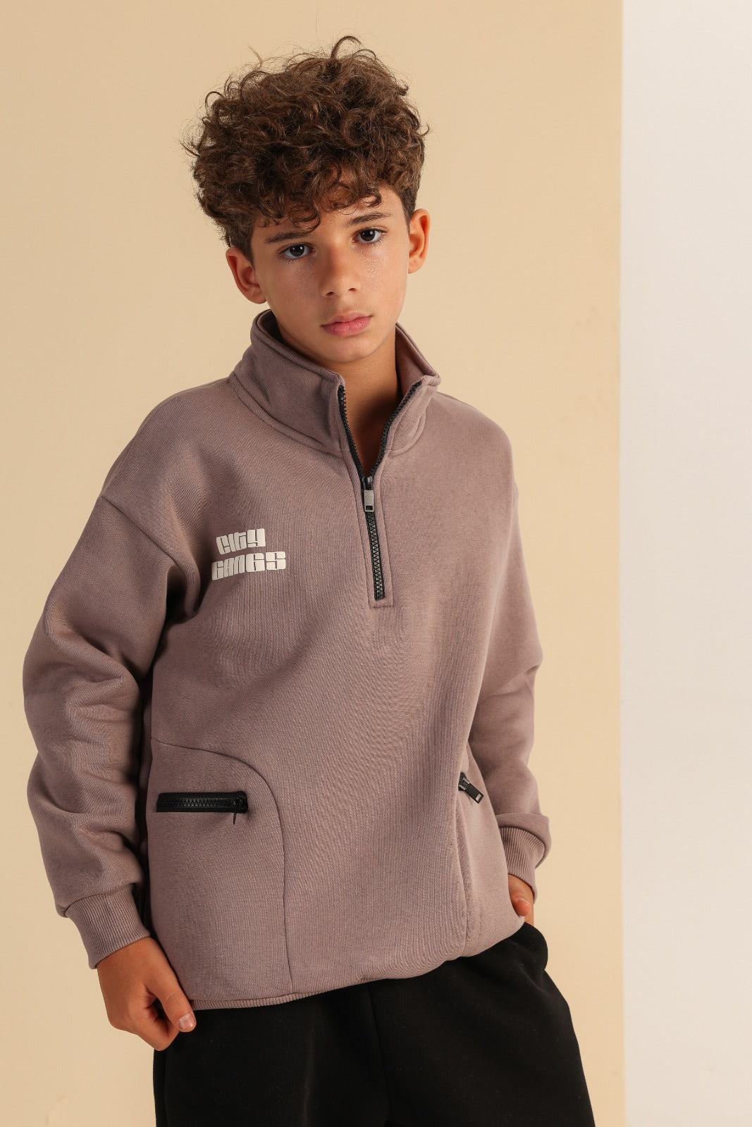 Boys’ Half-Zip Sweatshirt with Zipper Pockets & Wide-Leg Pants – Taupe and Black Casual Outfit