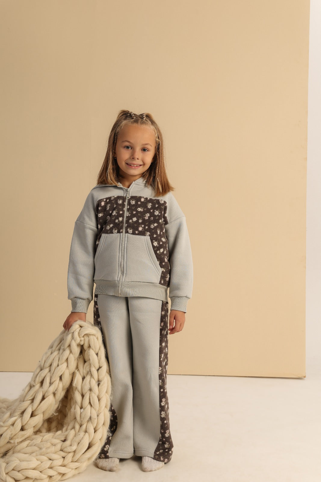 Girls’ Floral Fleece Panel Tracksuit Set – Zip-Up Hoodie & Wide-Leg Pants in Grey and Brown