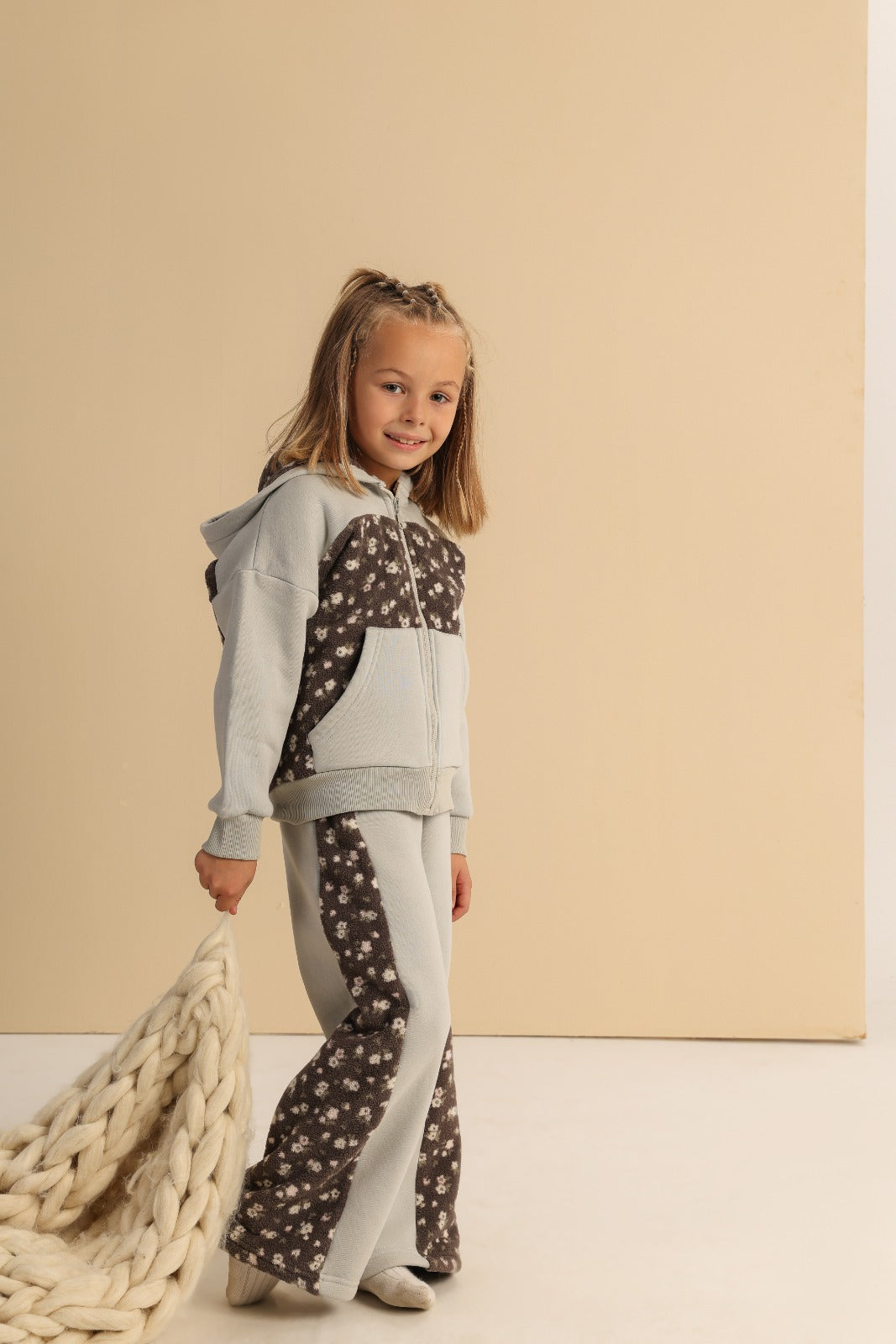 Girls’ Floral Fleece Panel Tracksuit Set – Zip-Up Hoodie & Wide-Leg Pants in Grey and Brown