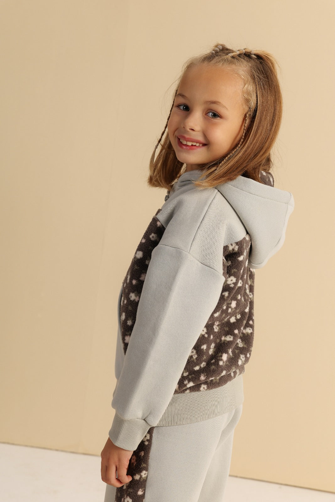 Girls’ Floral Fleece Panel Tracksuit Set – Zip-Up Hoodie & Wide-Leg Pants in Grey and Brown